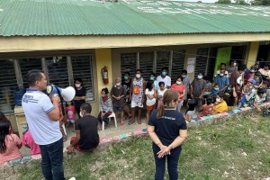 83 families displaced by Kanlaon eruption return home