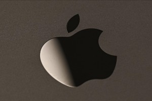 Apple briefly overtakes Microsoft as world's most valuable company