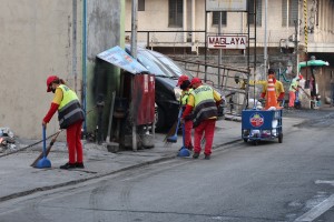 MMDA cleans Malabon market, drains, sidewalks via 'Bayanihan' drive