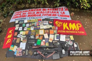 Army troops recover weapons abandoned by NPA at Bulacan-Rizal boundary