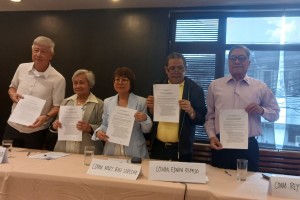 Senior citizens commission execs ask chair to resign