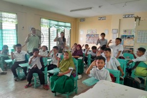 Antique schools need more armchairs this school year