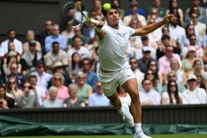 Reigning champ Alcaraz advances to Wimbledon 2nd round