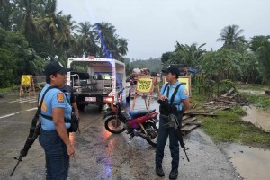 1 killed, 40 families rescued as flash flood hits NegOr village