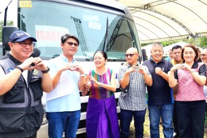 CAR gets 6 mobile primary care clinics from DOH