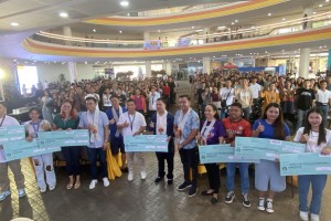 239 Albay students get P25K cash aid each under CHED program