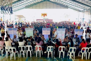 Almost 3K NegOcc, Guimaras rice farmers get around P14-M aid