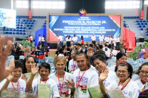 Bicolanos hail gov't accomplishments, thank PBBM for various aids