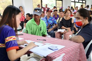 Gov’t aid benefits over 2K farmers, fishers in Agusan Norte