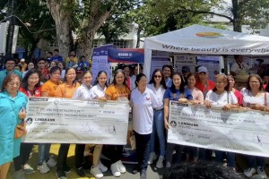 2 Sorsogon groups get P900-K seed fund for food projects