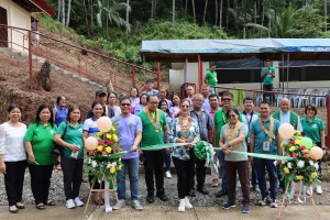 DA turns over P10-M project to ASF-affected Surigao Sur coop