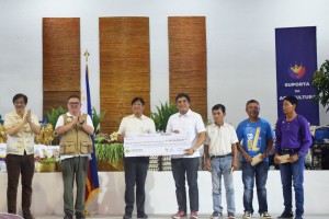 PBBM delivers aid to Ilocos Region agri workers affected by El Niño