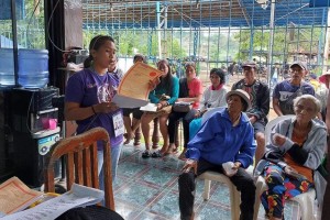 92 farmers get titles, take oath as ARBs in southern Negros