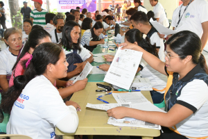 Over 600 typhoon-hit Negrense families get cash aid to rebuild homes