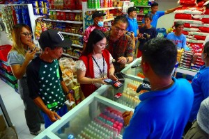 'Walang Gutom 2027' beneficiaries redeem food stamps in Cebu, NegOr