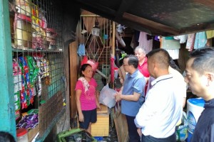 China Embassy, group donate goods to typhoon victims in Manila