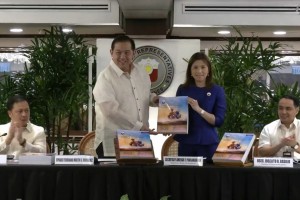 DBM turns over 2025 nat'l budget worth P6.35-T to Congress