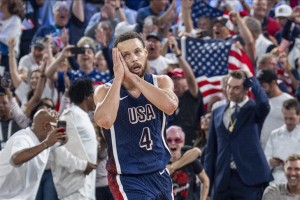  Team USA wins Olympic men's basketball, beats France