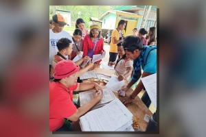 476 N. Cotabato IP farmers get aid from DAR