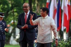 PH, SG ink pact on Filipino health workers deployment, carbon credits