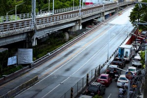 DPWH reopens southbound lane of EDSA-Kamuning flyover