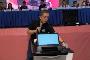 Comelec brings voting machine to Lucena for demo   