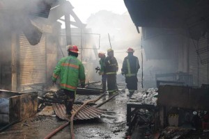 Fire razes old public market in Pangasinan city 