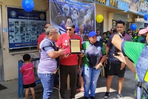 Cebu City village holds ‘hero’s welcome’ for Carlos Yulo’s coach