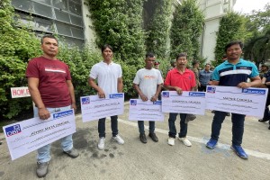 5 Ilocos Norte fishers get P25K each for returning floating shabu