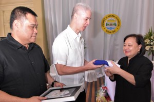 Negros Occidental officials, employees honor late governor