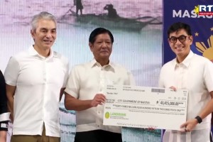 PBBM grants P64.5-M aid to oil spill-hit Navotas fisherfolk