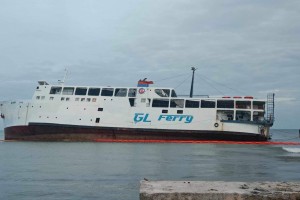 Seacraft runs aground in Siquijor; PCG vows to contain oil spill