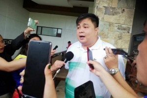 Ombudsman suspends Antique mayor for abuse of authority