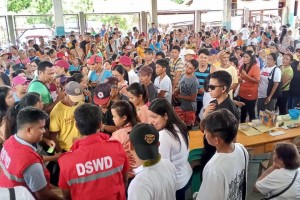 Over 200K Bicol families receive food aid from DSWD