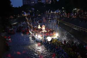 1.5M devotees join ‘Ina’ Peñafrancia in Naga City fluvial procession