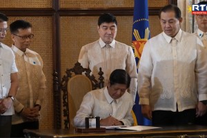 Marcos signs Magna Carta of Filipino Seafarers