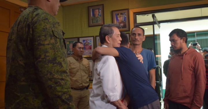 3 Freed Hostages Turned Over To Indon Authorities Philippine News Agency