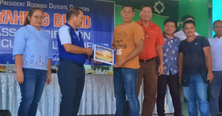 DA chief distributes agricultural aid to NoCot farmers | Philippine ...