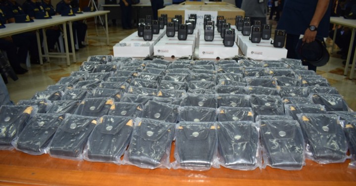 QCPD Gets 300 Body Cameras, 3K Handcuffs | Philippine News Agency