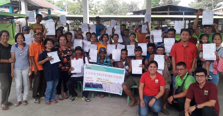 41 farmers in southern Negros receive land titles under CARP ...