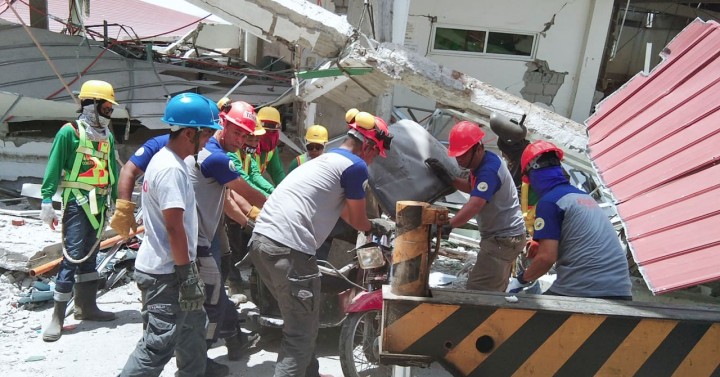 Clearing ops start at collapsed supermarket in Pampanga | Philippine ...