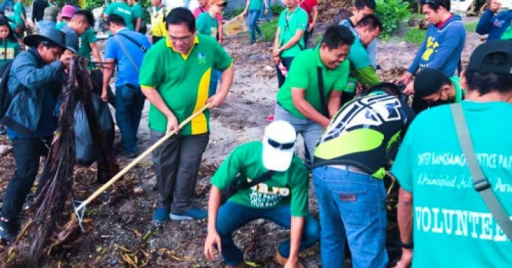 BARMM execs join Environment Month cleanup | Philippine News Agency