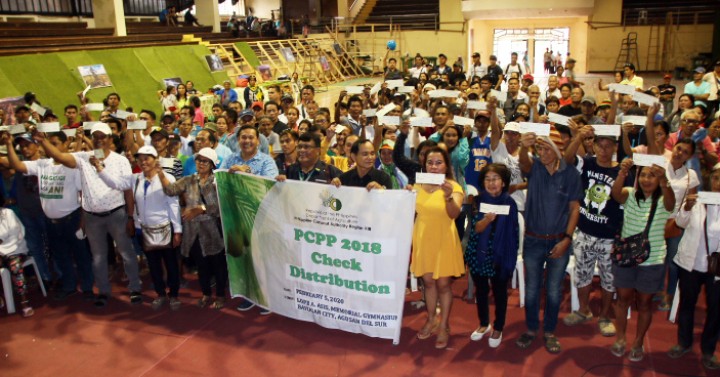 p1-5-m-financial-aid-released-to-agusan-sur-coco-farmers-philippine