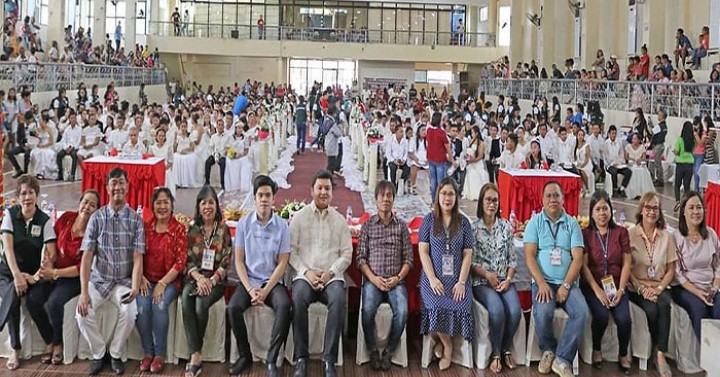 70 couples tie knot on Valentine’s Day in Surigao City | Philippine ...