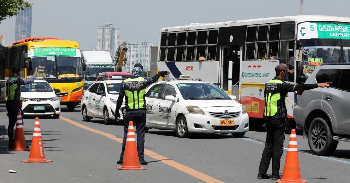 QC-DPOS man the traffic along Commonwealth | Photos | Philippine News ...