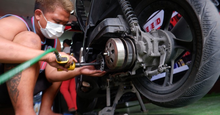 Motorcycle repair | Photos | Philippine News Agency