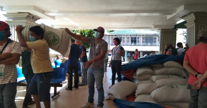 Borongan City farmers get 800 sacks of quality rice seeds | Philippine ...