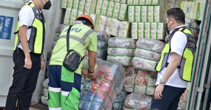 BOC seizes P7.8-M used clothes in Manila port | Philippine News Agency