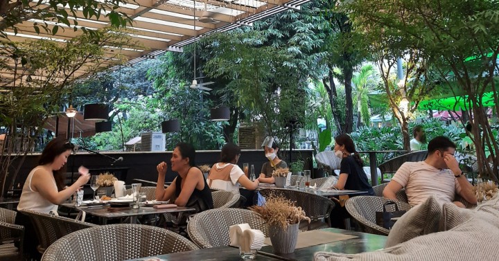 Outdoor Dining Allowed Under Mecq, Best Outdoor Patio Dining Chairs Philippines 2021