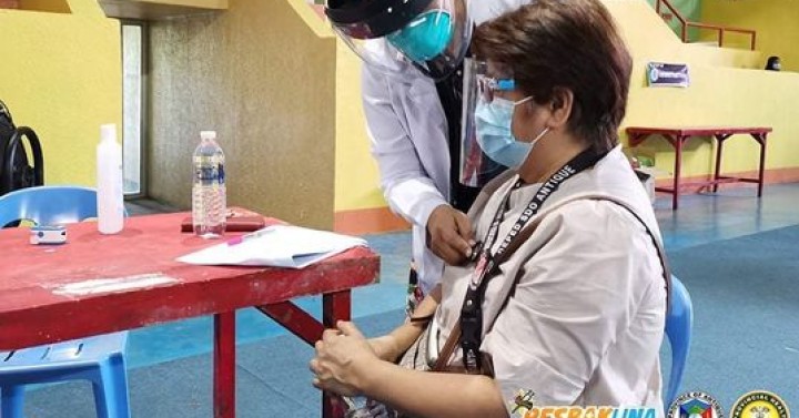 89 seniors in Antique get 1st dose of Covid vax | Philippine News Agency